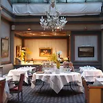 Hotel Royal Garden Champs-elysees