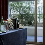 Royal Garden Champs-elysees 4* Paris