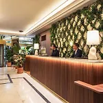 Royal Garden Champs-elysees 4* Paris