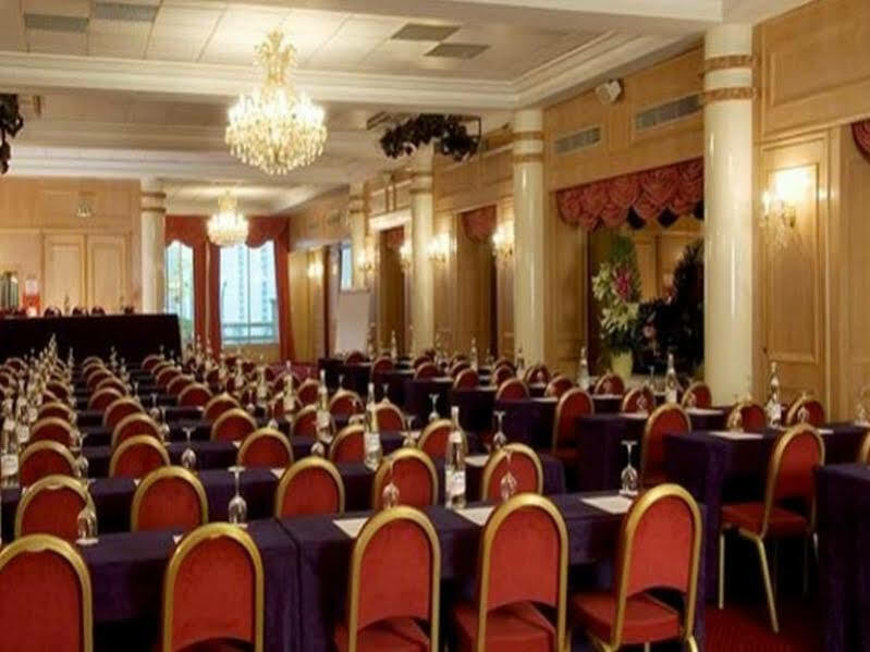 Royal Garden Champs-élysées Hotel 4*