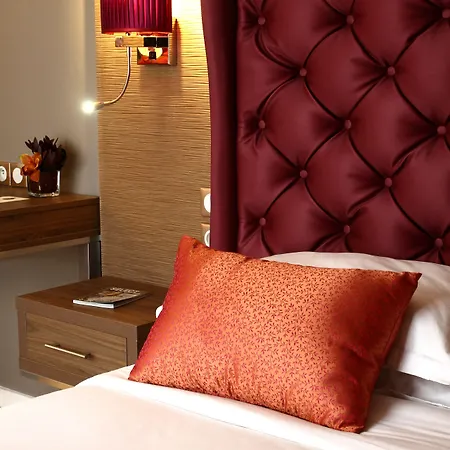 Hotel Royal Garden Champs-élysées 4*