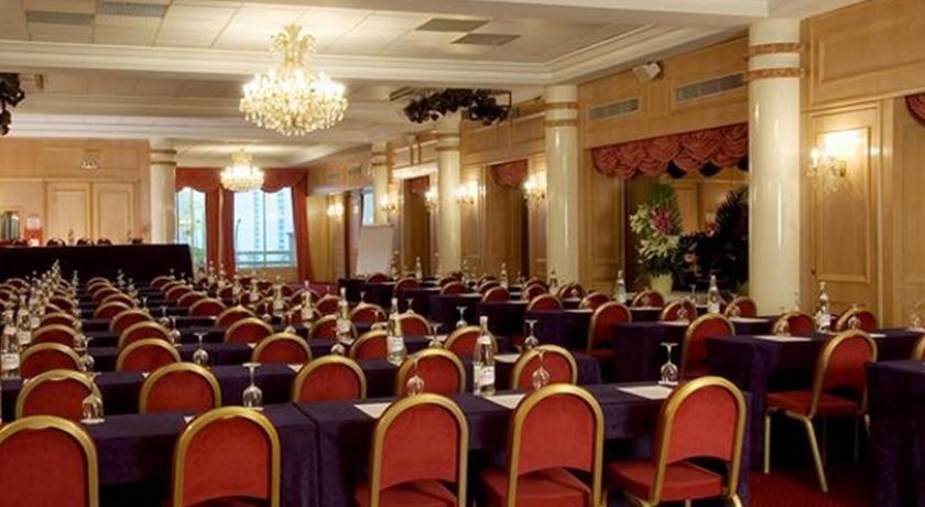 Hotel Royal Garden Champs-elysees