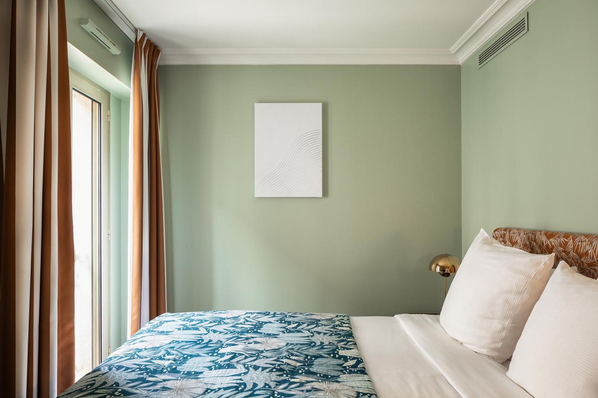 Royal Garden Champs-elysees Hotel 4*