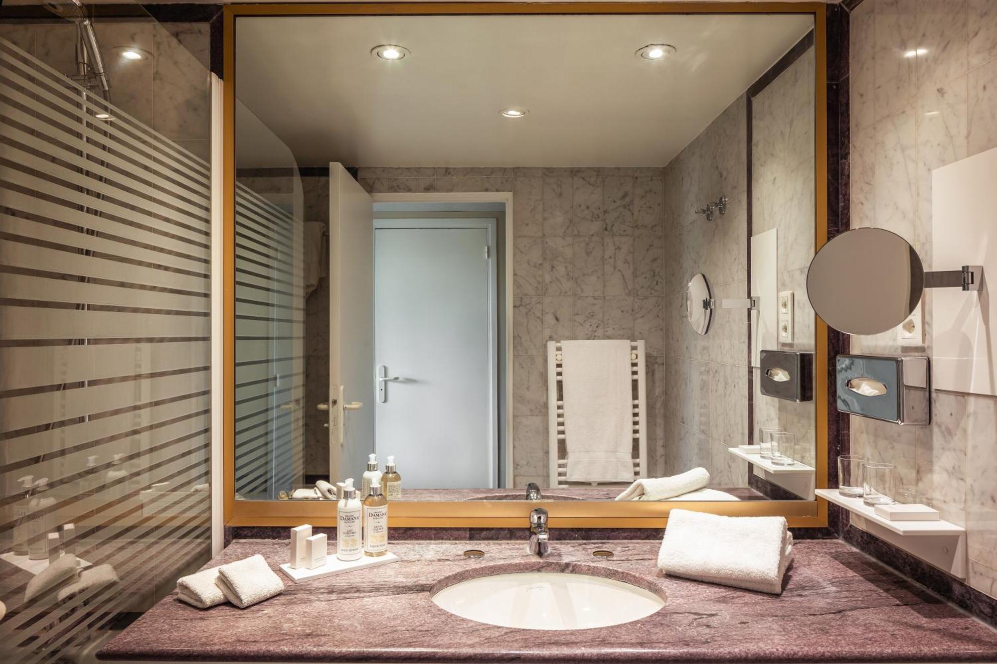 Royal Garden Champs-elysees 4* Paris