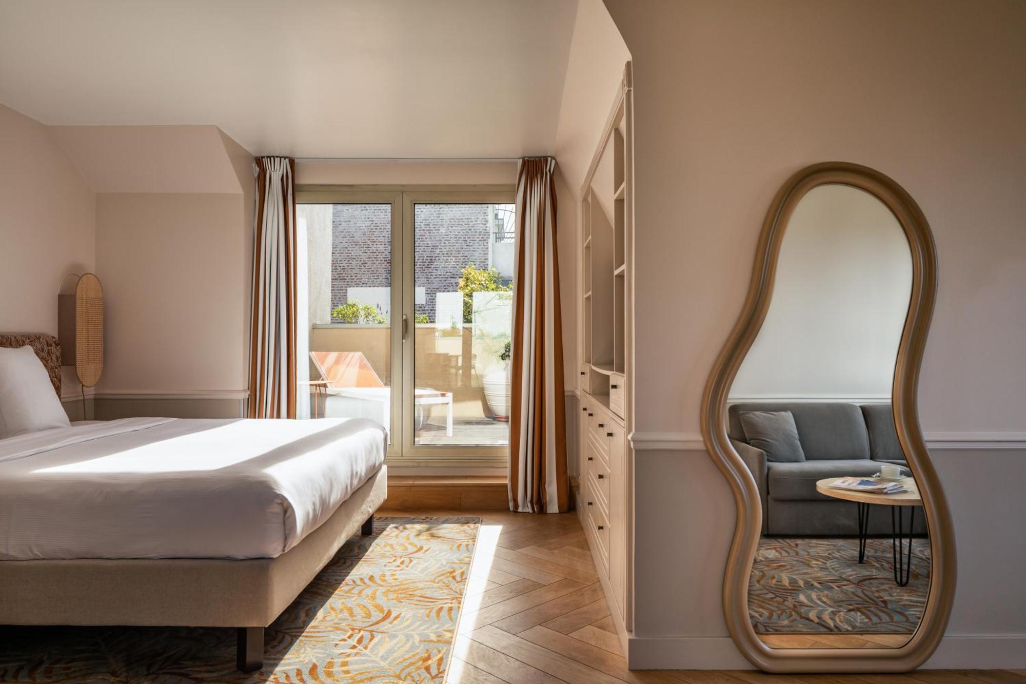 Royal Garden Champs-elysees Paris