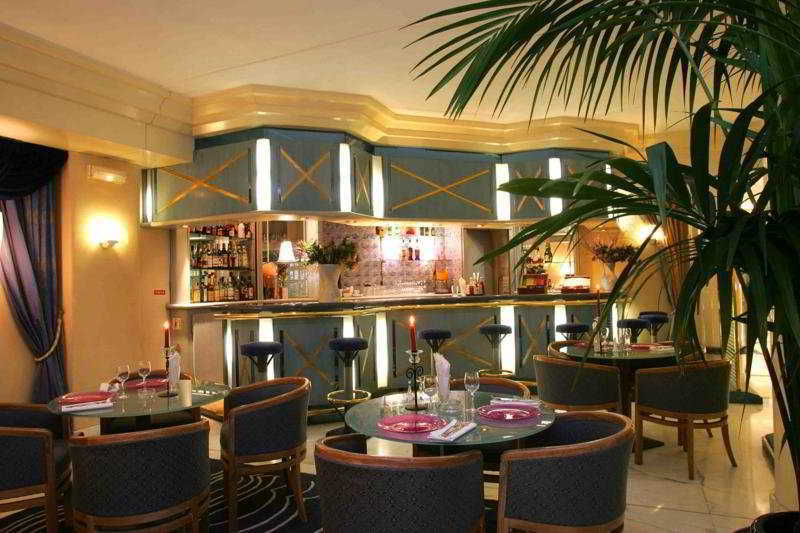 Royal Garden Champs-elysees Hotel 4*