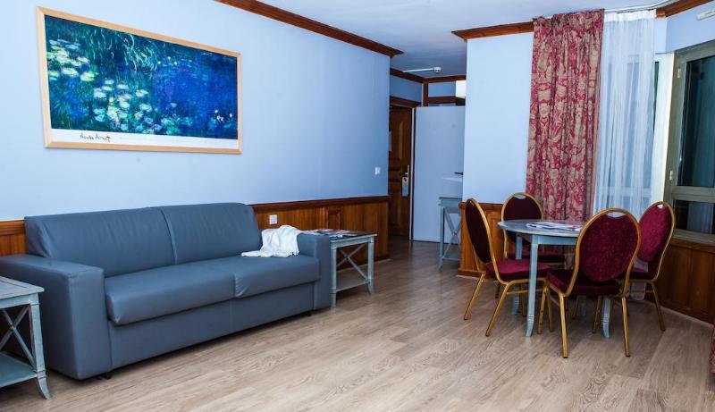 Royal Garden Champs-elysees Hotel