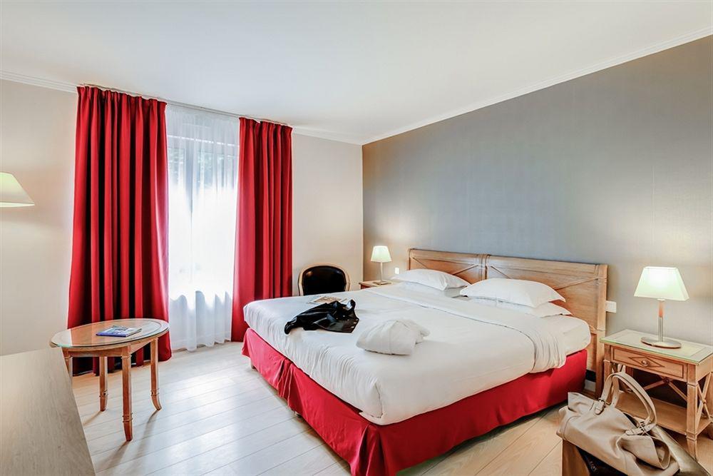 Royal Garden Champs-elysees Hotel