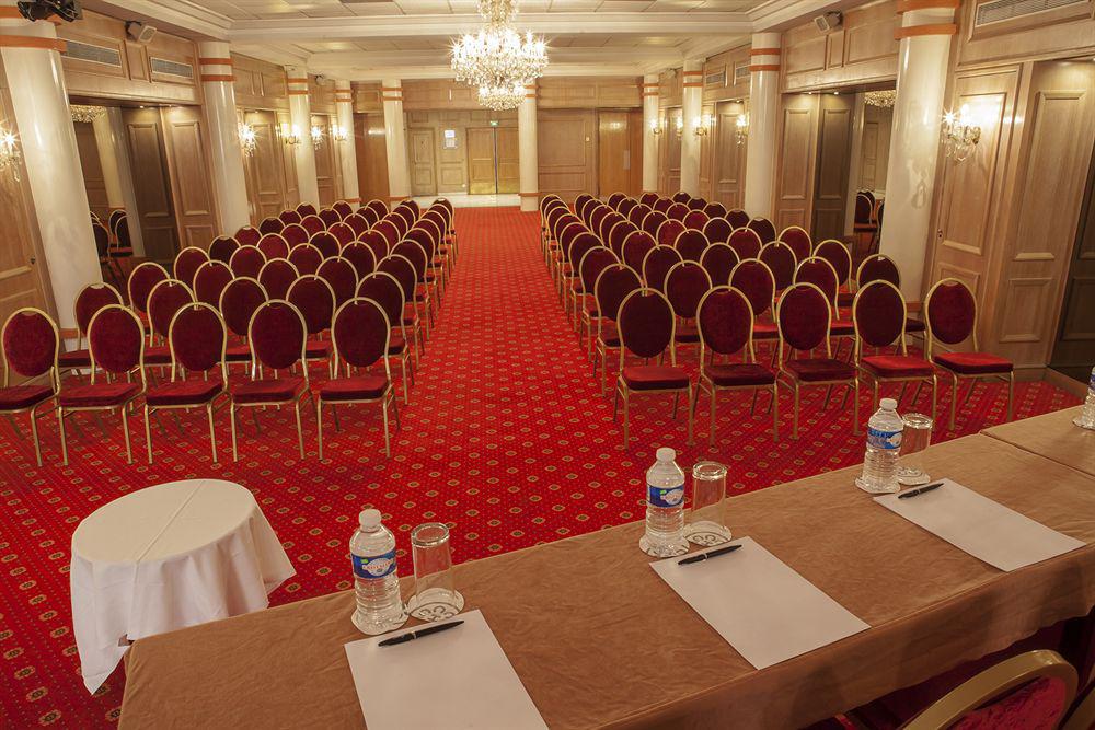 Royal Garden Champs-elysees 4*